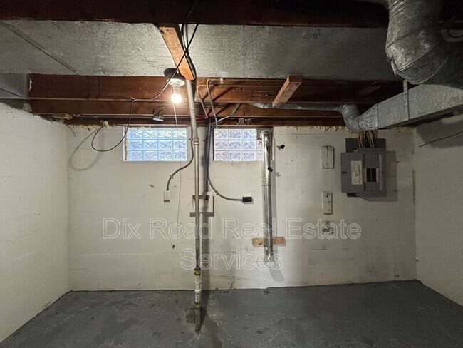 Building Photo - 237A Ryburn Avenue - Ryburn 237A