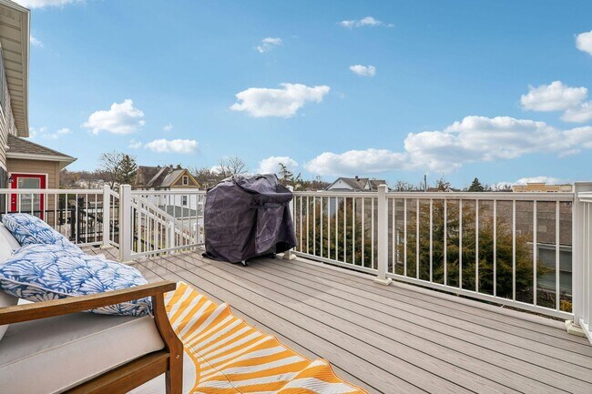 Building Photo - 2945 N 186th St