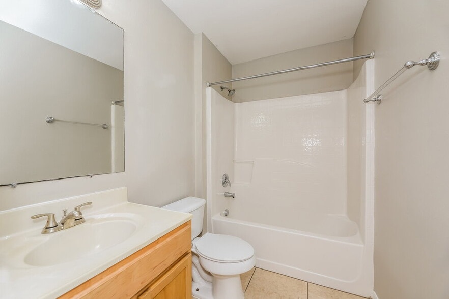 Building Photo - 7245 Nottinghamshire Dr