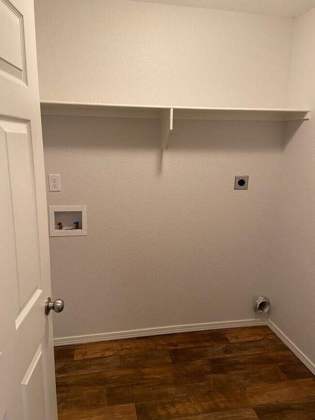 Building Photo - *$99 Move in Special* Three Bedroom | Two ...