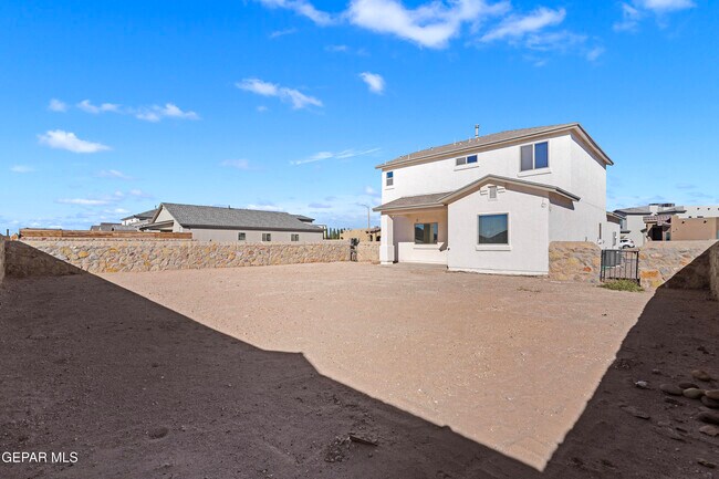 Building Photo - 13900 Villa Vista Ave