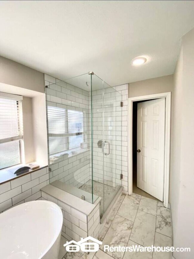 Building Photo - FOR RENT - MOVE IN READY - 3BED 2.5BATH - ...
