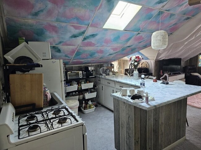 Building Photo - 2111 Fairhaven Cir NE