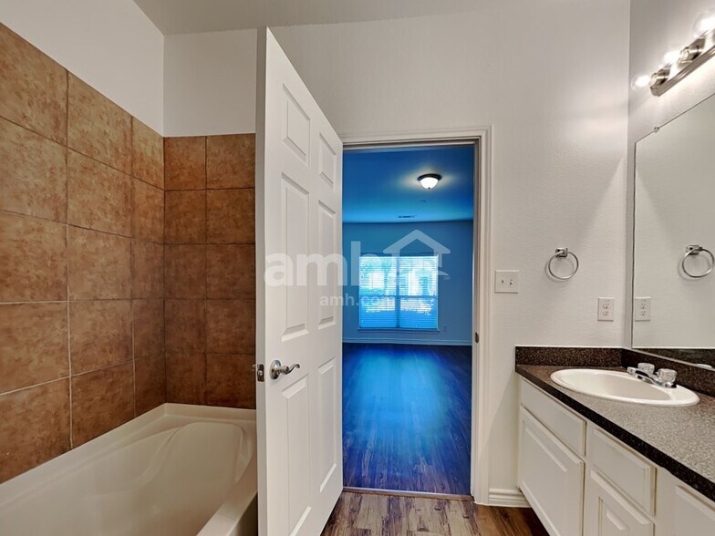 Building Photo - 5412 Galante Ln