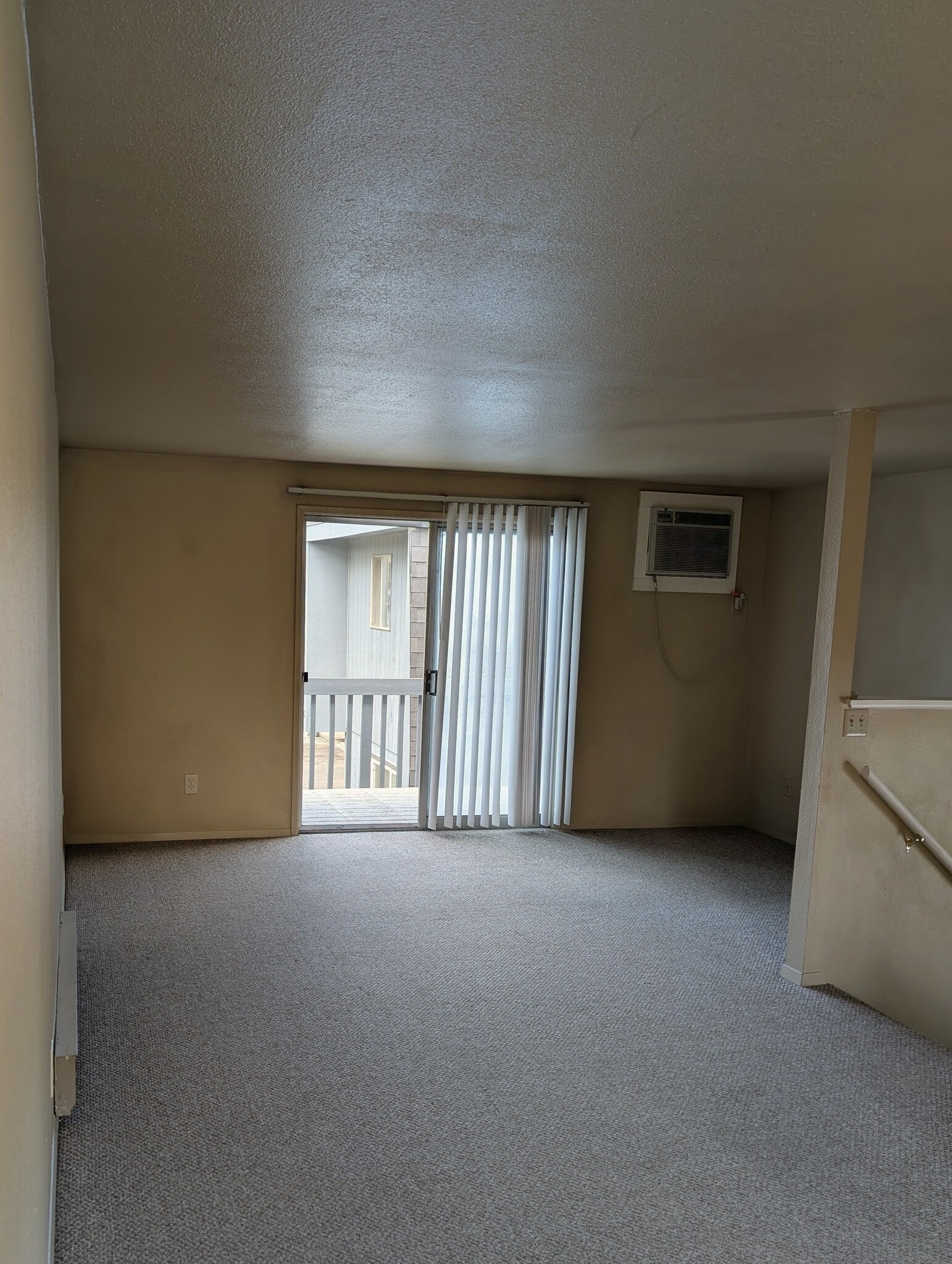 Living - 1122 Francis Ave