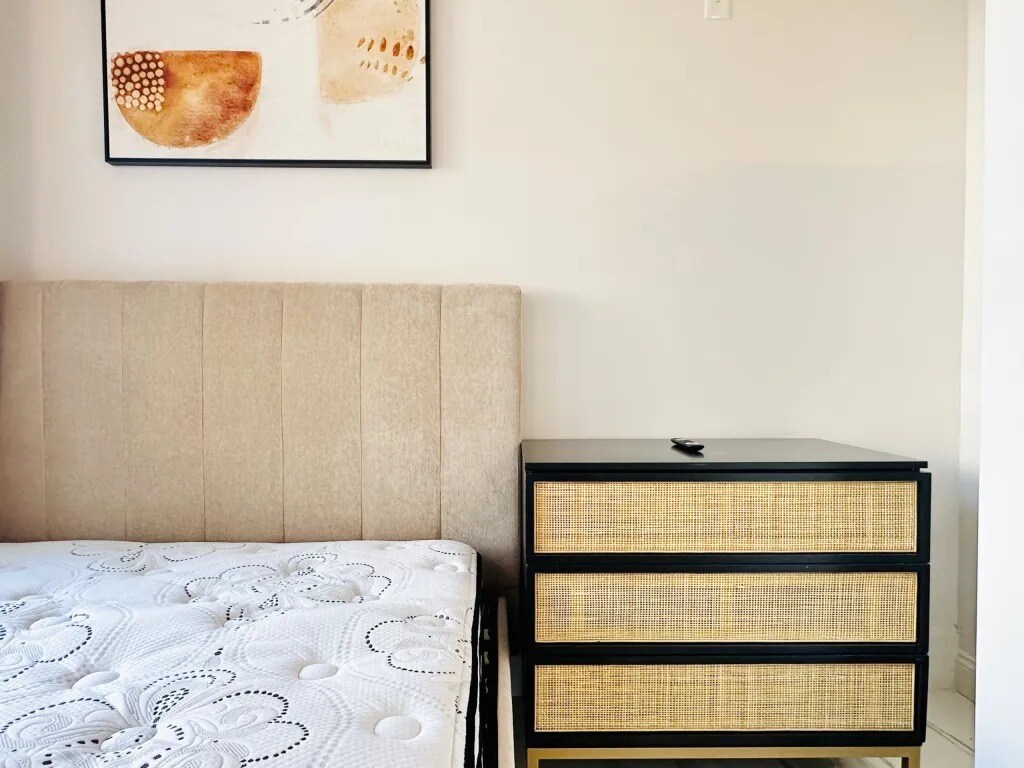 Building Photo - Furnished room/NOT APARTMENT