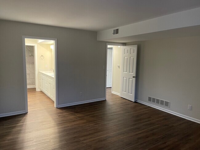 Master Bedroom - 395 Redding Rd