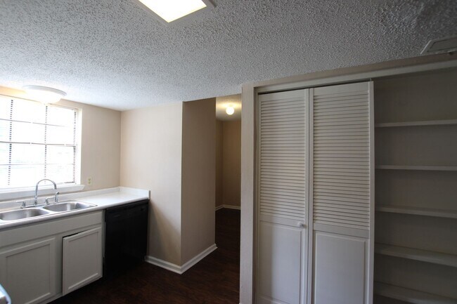 Building Photo - Delmar Dr.  2518/2520