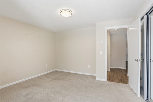 Building Photo - 39 Pleasant St