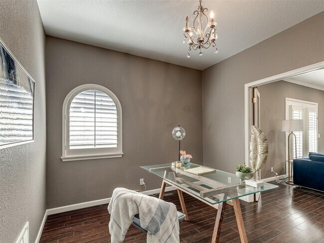 Building Photo - 6162 N Brookline Ave