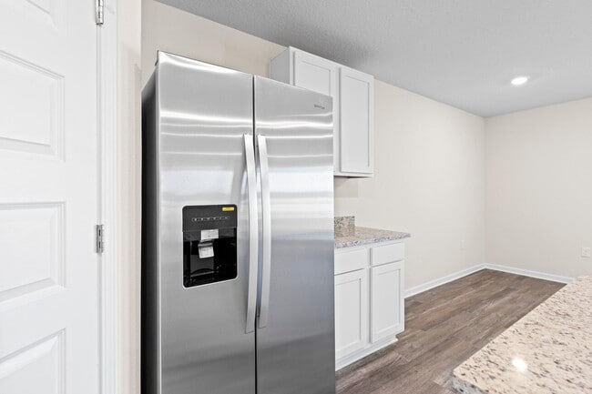 Building Photo - 733 Quintana St