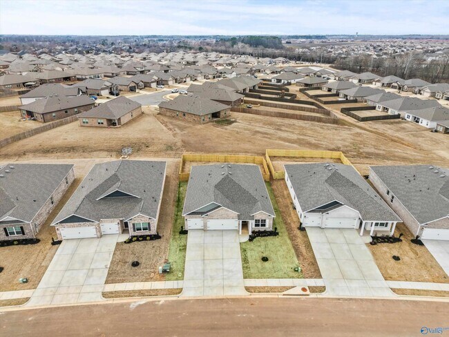 Building Photo - 124 Duskwood Dr