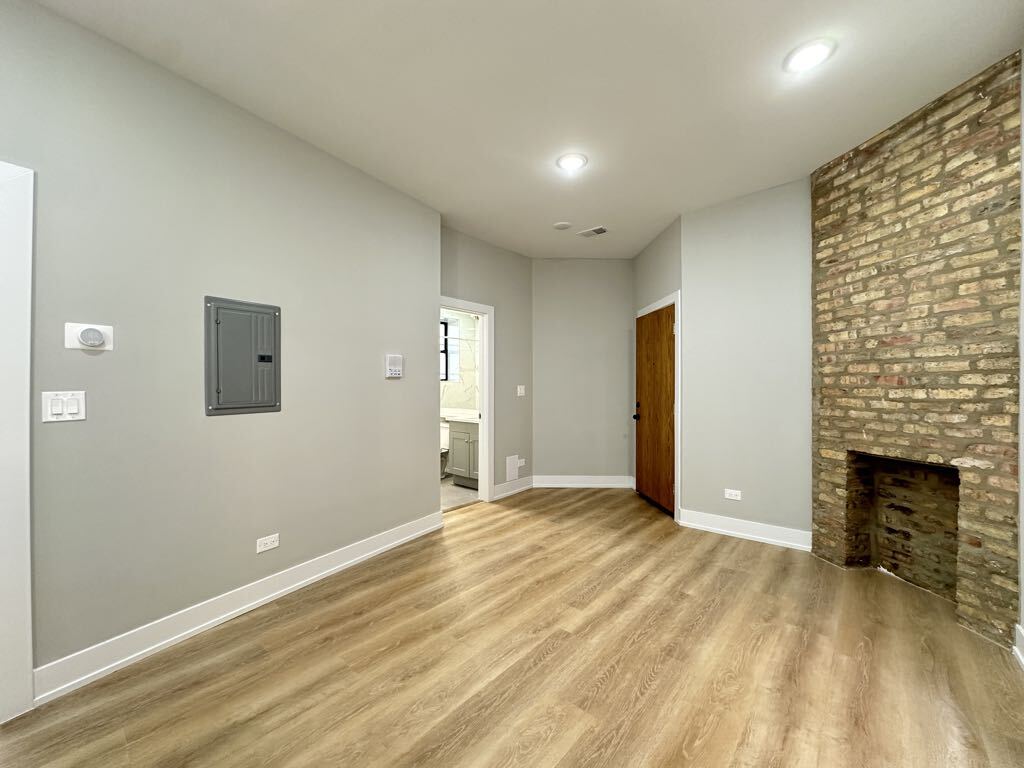 Building Photo - 451 W Belden Ave