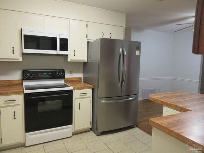 Building Photo - 5060 Saints Ln