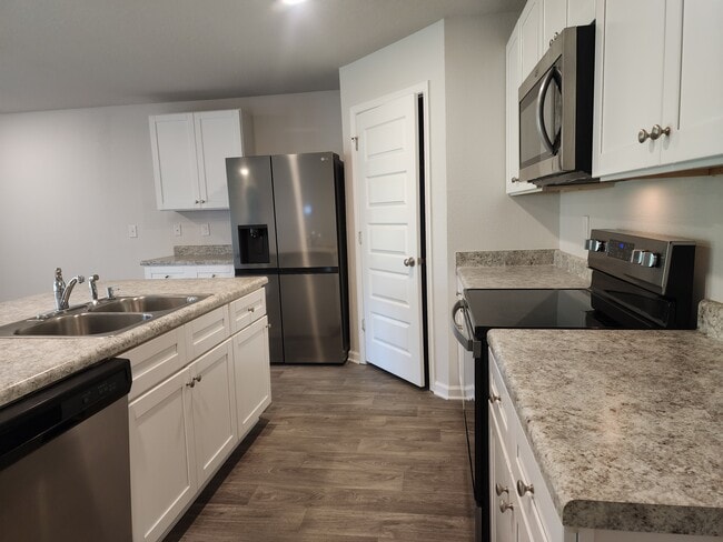 Building Photo - 7165 Ellie B Dr