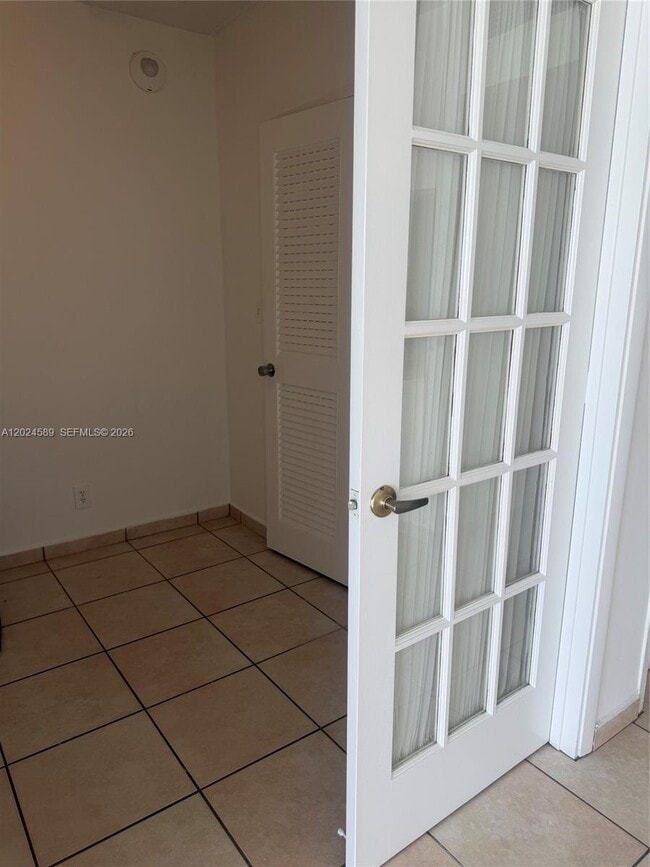 Building Photo - 5601 Collins Ave