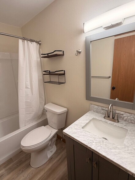 Building Photo - 1009 Boxelder Ave