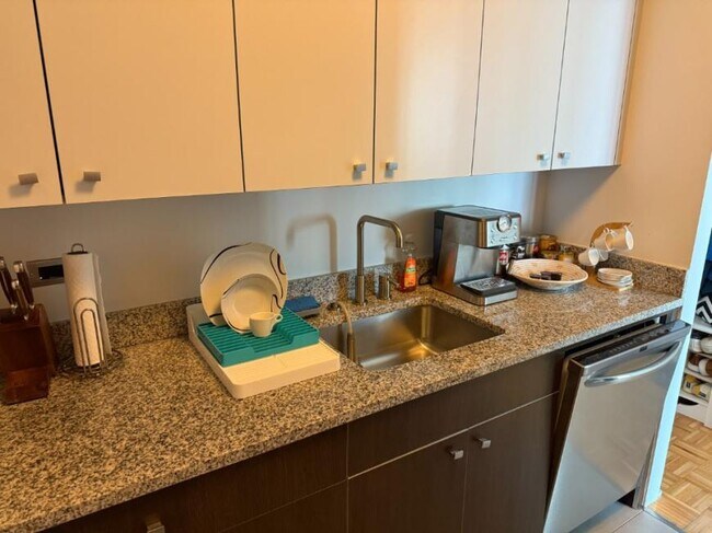 Building Photo - 0 bedroom in LONG ISLAND CITY NY 11101