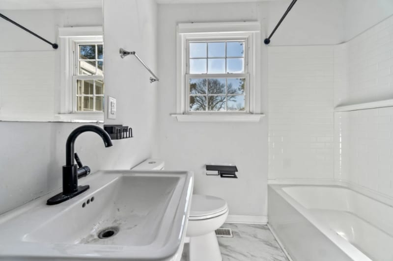 Building Photo - 4865 Hampshire Ave