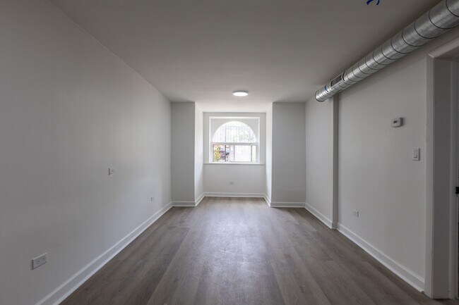 Building Photo - 1841 N Kedzie Ave