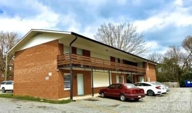 Building Photo - 268 Church St N