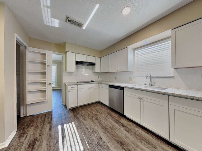 Building Photo - 1115 Misty Lea Ln