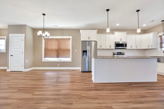 Building Photo - Pet Friendly Three Bedroom!