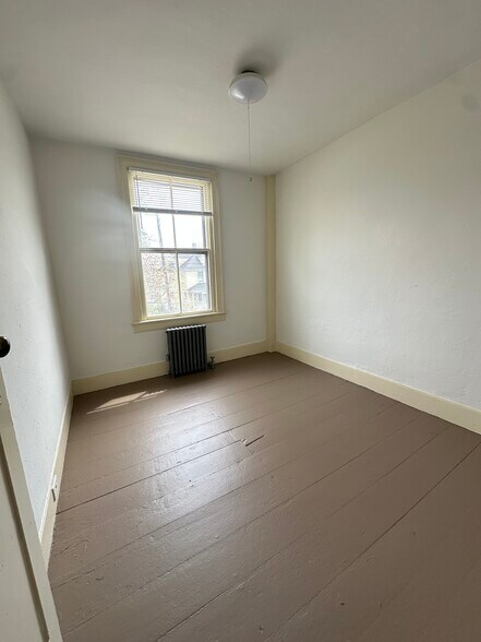 Small bonus space for office, workout room - 29B Broad St