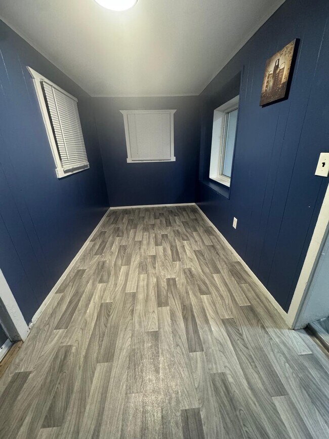 Building Photo - 455 Irwin Ave