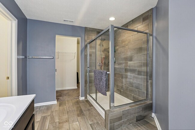 Building Photo - 6673 Laurelwood Dr