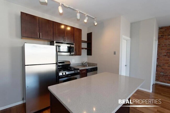 Building Photo - 1 bedroom in CHICAGO IL 60614