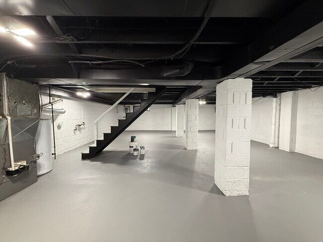 Building Photo - 36 Collins Ln