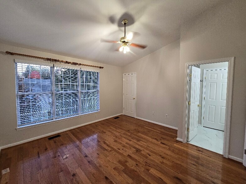 Building Photo - 16 Windbluff Ct