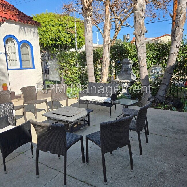Building Photo - 831 1/3 N Formosa Ave