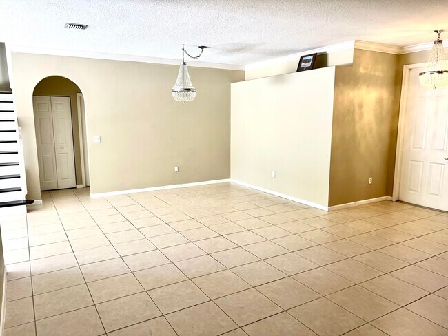 Building Photo - 2531 Sawyer Terrace