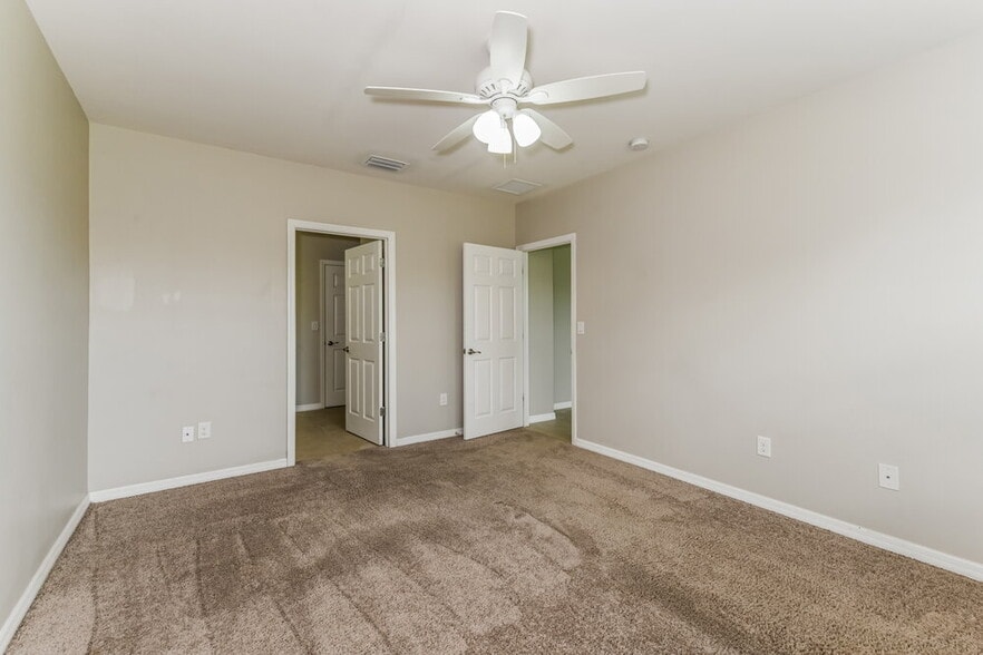 Building Photo - 449 SW 19th St