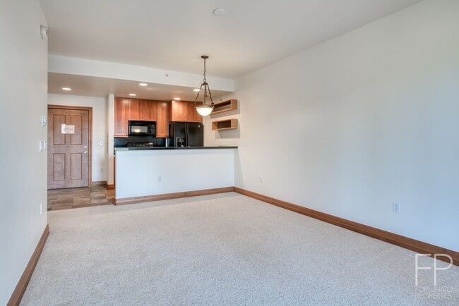 Building Photo - Highlands Green Lodge!  Updated One Bedroo...