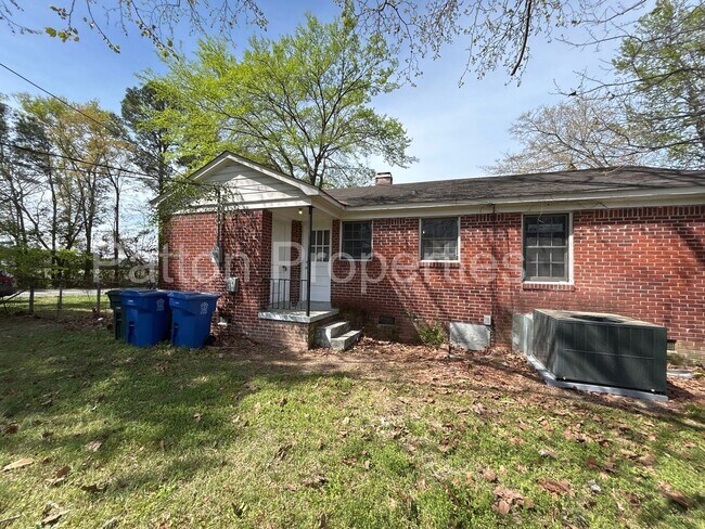Building Photo - Corner of Plowden & South Kilbourne