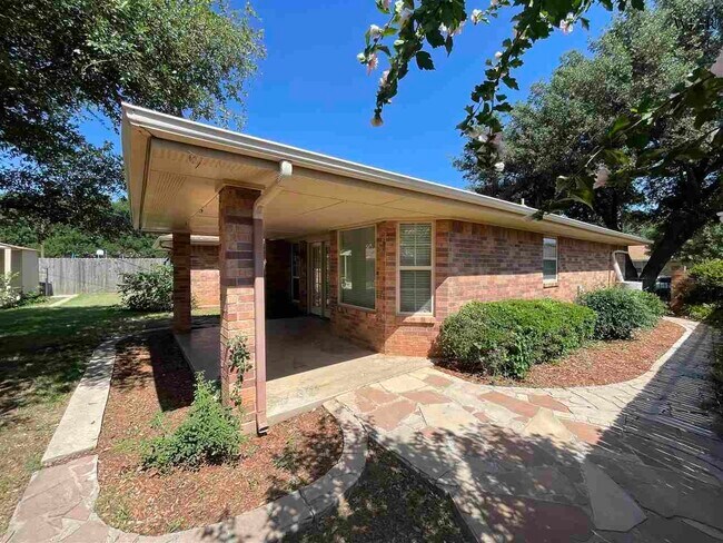 Building Photo - 2807 Concho Ln