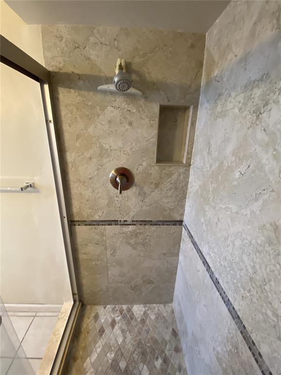 Building Photo - 2084 Ridgelane Rd