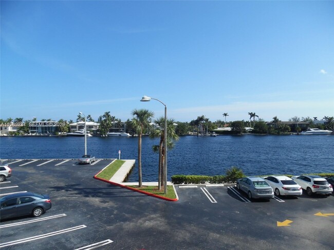 Building Photo - 20515 E Country Club Dr