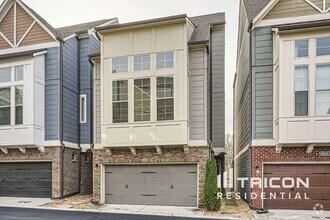 Building Photo - 1068 Moorewood Ln S E