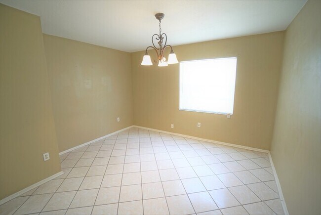 Building Photo - 3-Bed, 2-Bath, 1-Car Garage in the Carroll...