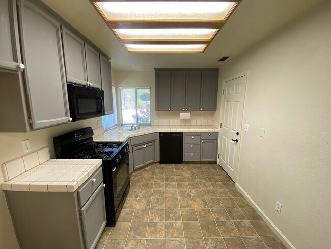 Building Photo - Cozy Single-Story in Quiet Antelope Neighborhood!