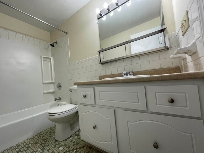 Building Photo - 99 Powers St