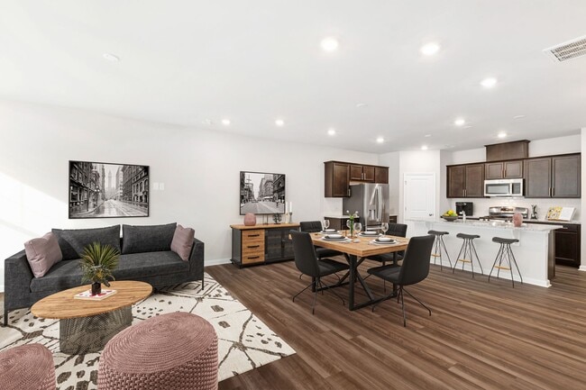 Building Photo - Move-In Ready 4-Bedroom Townhome in Rosedale!