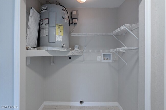 Building Photo - 427 NE Pine Island Ln