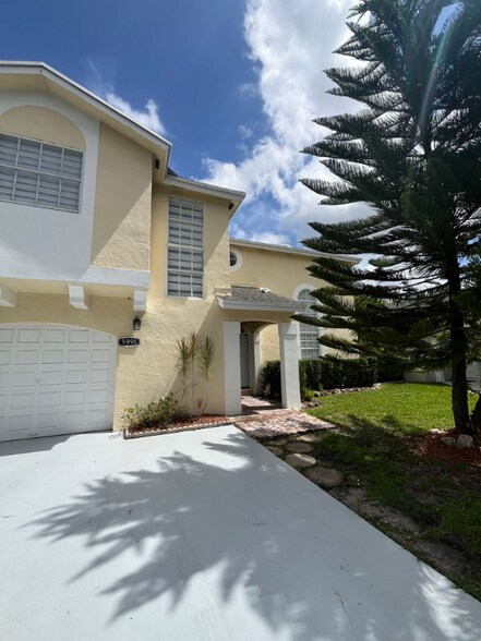 Primary Photo - 9991 NW 51st Terrace