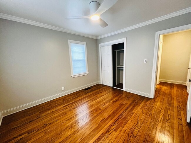 Building Photo - MOVE-IN SPECIAL: Beautifully Updated 1BD 1...