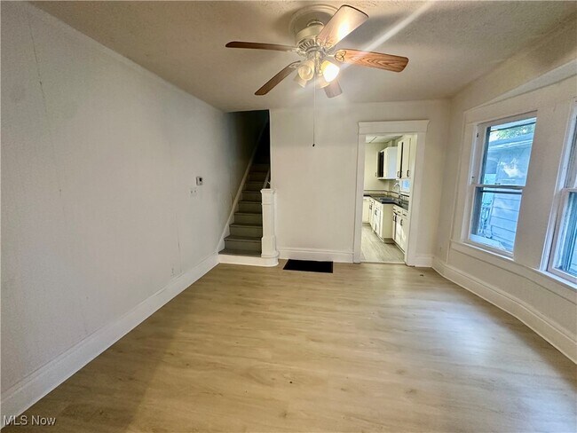 Building Photo - 162 Westwood Ave